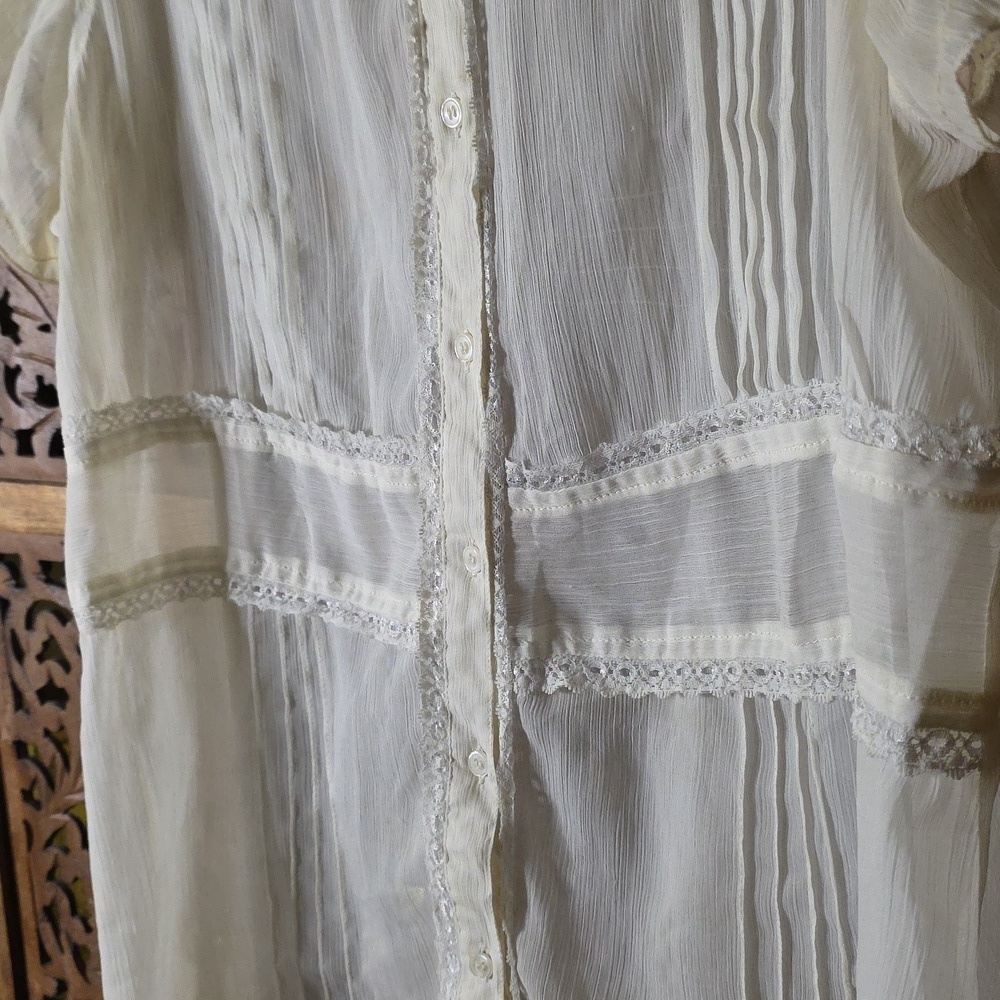 Crown Of Hearts Ivory Button-Up Blouse - Picture 4 of 5